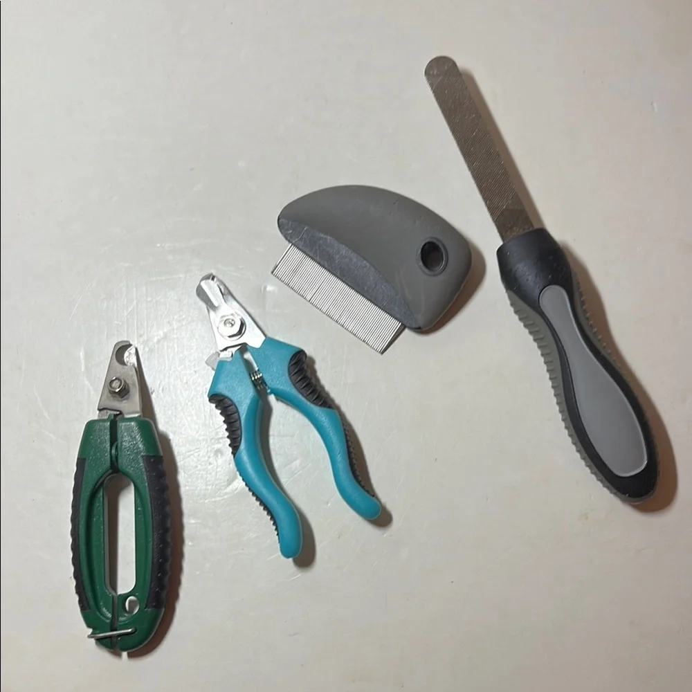 Pet Grooming Tool Set in Green, Blue, and Gray